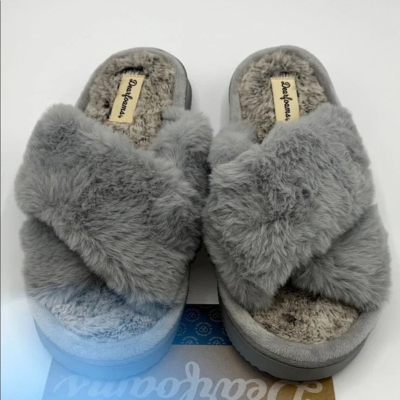 Dearfoams Soft Gray Plush Slippers - Picture 3 of 7